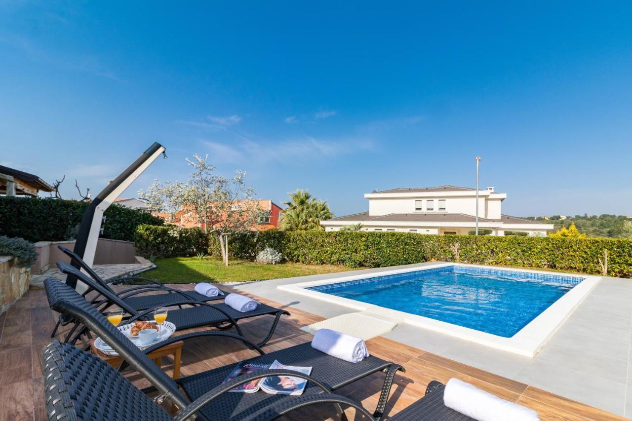 Lovely Istrian Apartment With A Private Swimming Pool And A Charming Garden Banjole Exterior photo