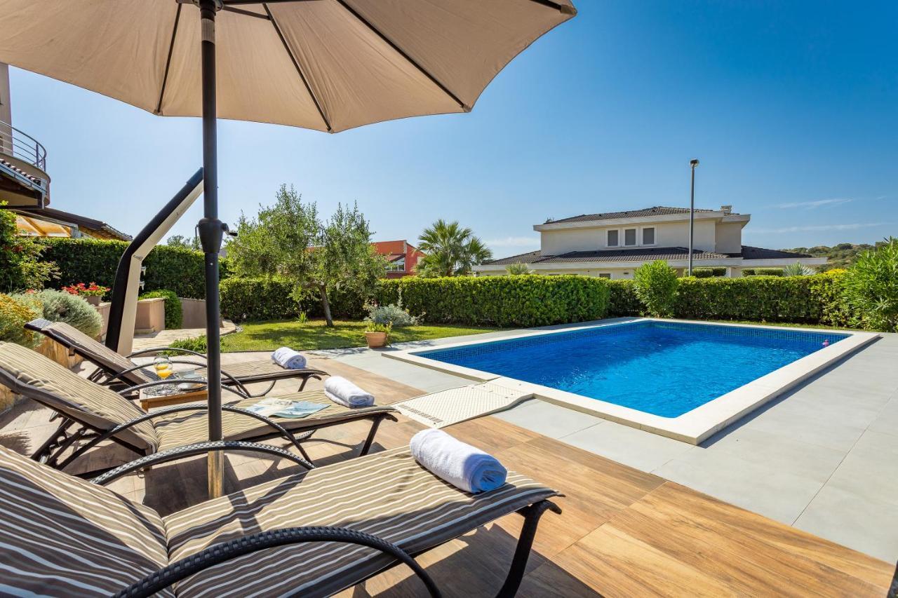 Lovely Istrian Apartment With A Private Swimming Pool And A Charming Garden Banjole Exterior photo