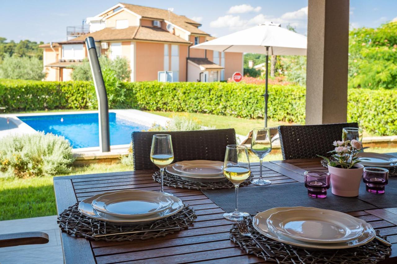 Lovely Istrian Apartment With A Private Swimming Pool And A Charming Garden Banjole Exterior photo